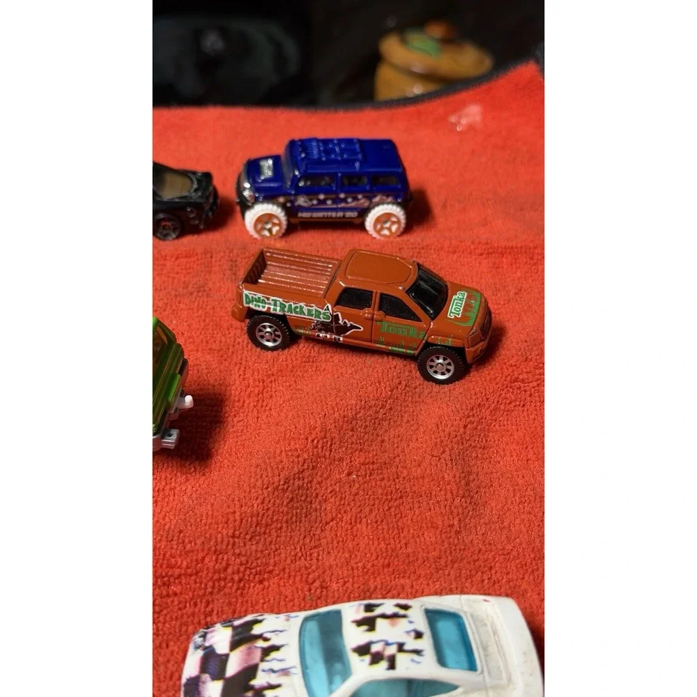 Lot of 9 Diecast Toy Cars & Trucks Mixed‎ Styles (Hot Wheels/Matchbox Style)